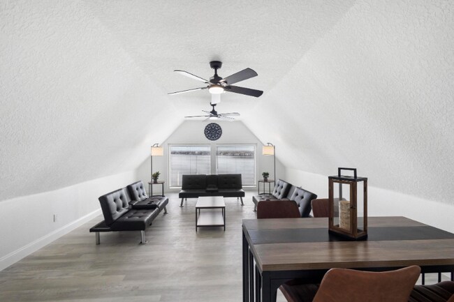 Foto del edificio - 1824 Lake St