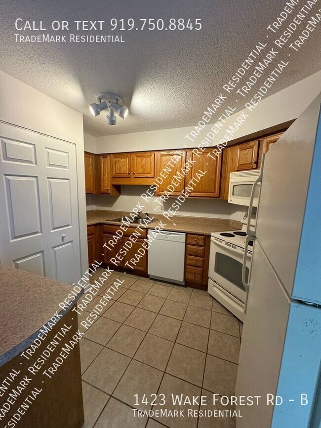 Foto del edificio - 1423 Wake Forest Rd