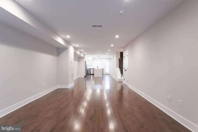 Foto del edificio - 2448 Frankford Ave