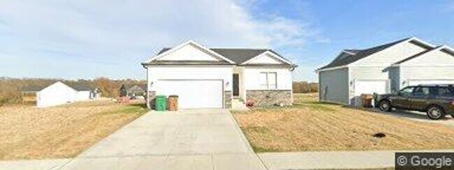 Building Photo - Family Home in Altoona - Available Now!