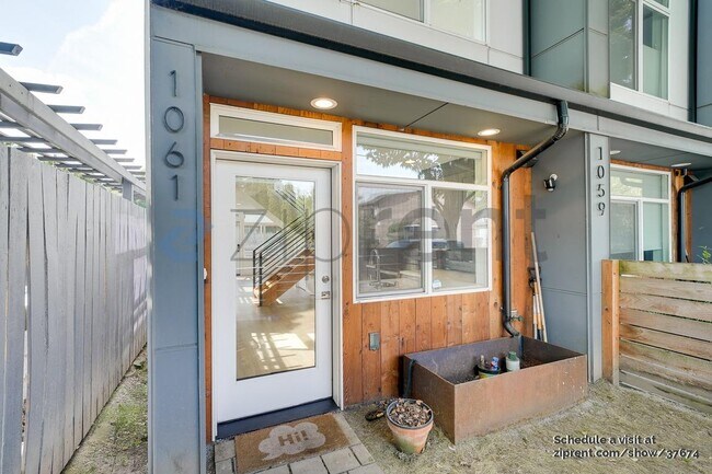 Foto del edificio - 1061 S Cloverdale St