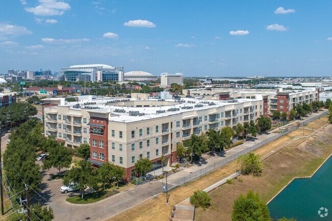 Building Photo - REGARD AT MED CENTER