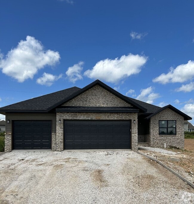 Building Photo - 883 S Silverwood Ln