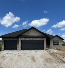Building Photo - 883 S Silverwood Ln