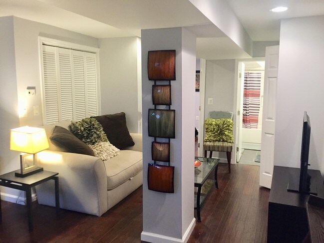 Building Photo - 1404 5th St NW