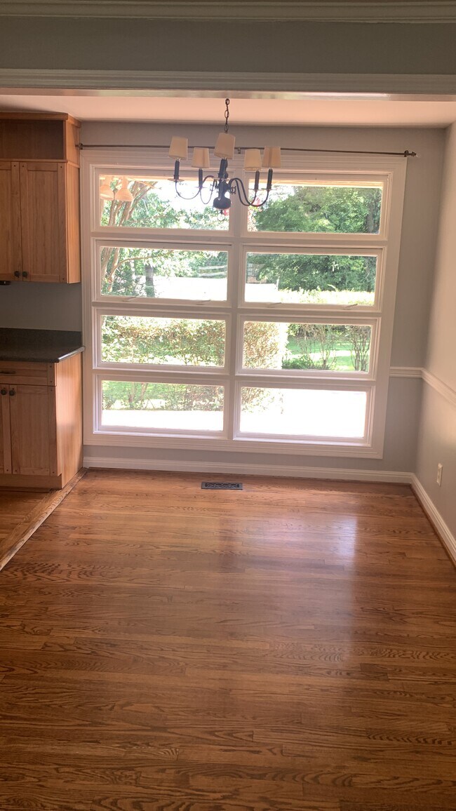 Foto del edificio - 619 Crieve Rd