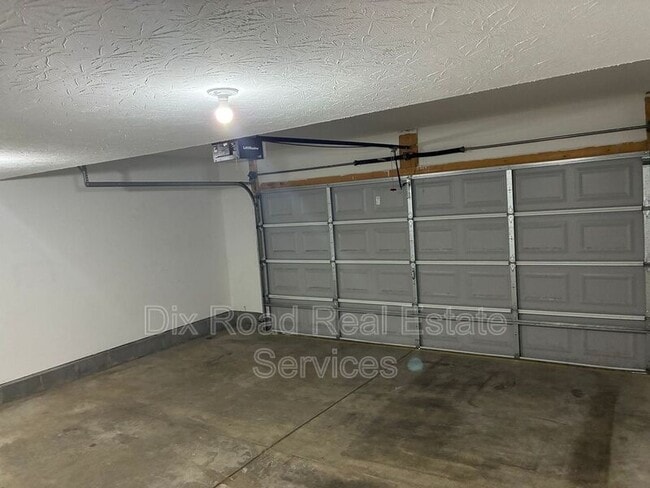 Photo - 461 Draft Ct House