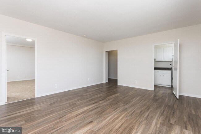 Building Photo - 116 W University Pkwy