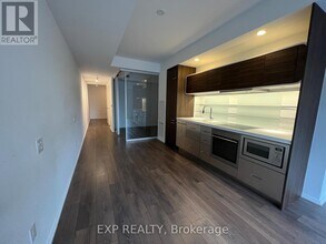 Building Photo - 45 Charles St E