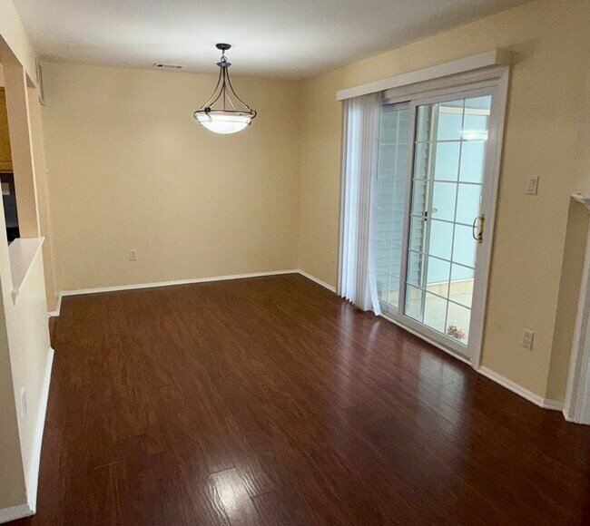 Foto del edificio - 311 Andover Pl