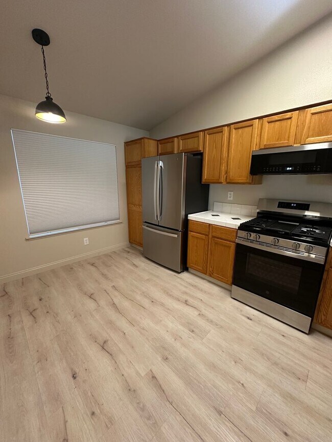 Foto del edificio - Remodeled 3 bedroom 2 bathroom home locate...