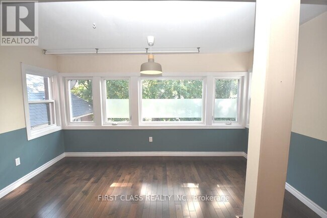 Photo du bâtiment - 102 Greenwood Ave