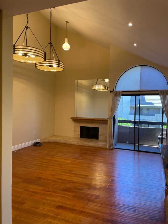 Living Room - 14572 Dickens St