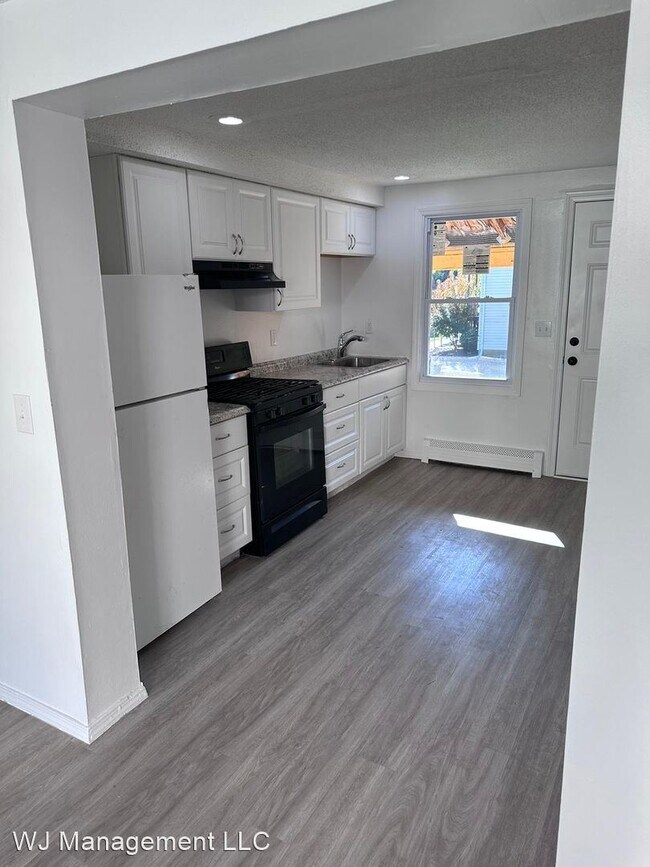 Building Photo - 2 br, 1.5 bath House - 88 Washburn St.