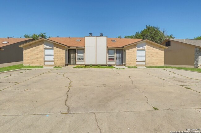 Building Photo - 5613 Lochmoor