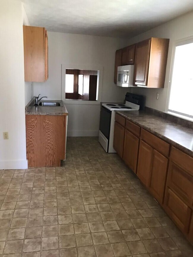Foto del edificio - Three-Bedroom, 1-Bath House