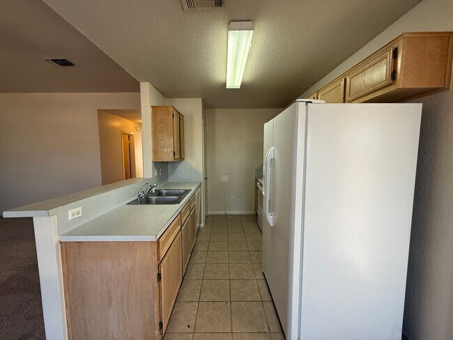 Foto del edificio - 4801 Lindsey Dr