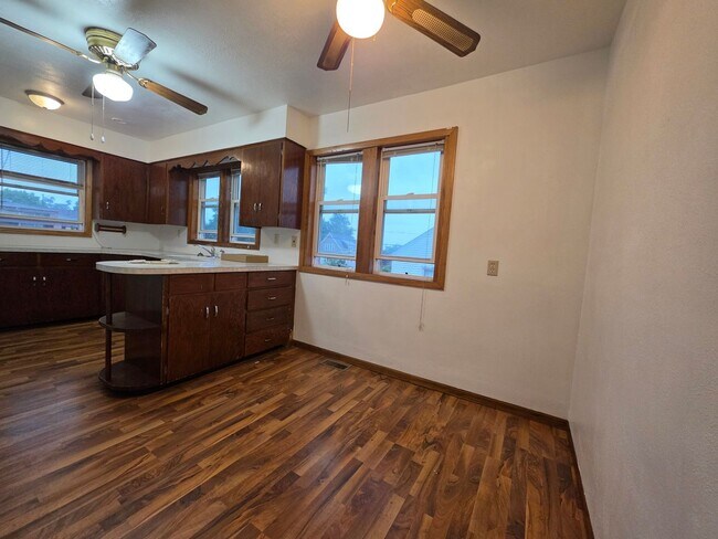 Foto del edificio - 658 Wilson Ave SW