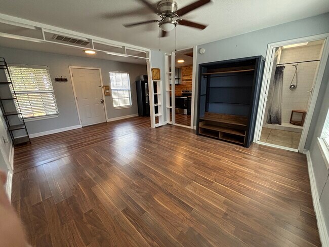 Foto del edificio - 124 Halliday Ave