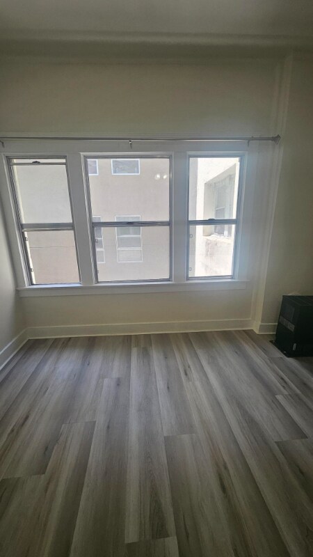 Foto del edificio - 1026 Ingraham St
