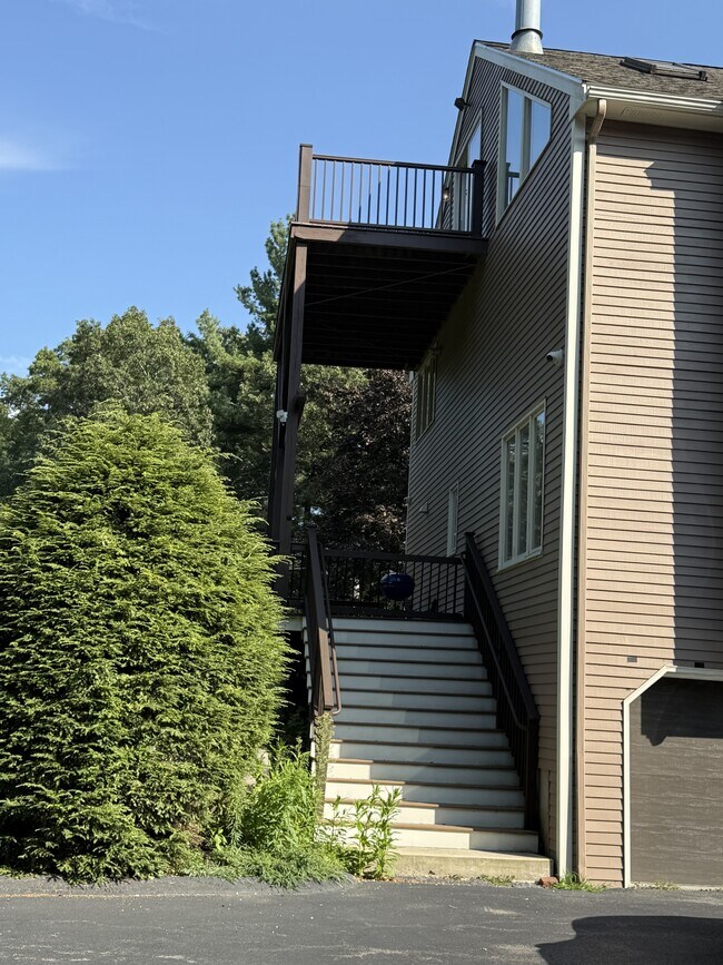 Foto del edificio - 275 Donohue Rd