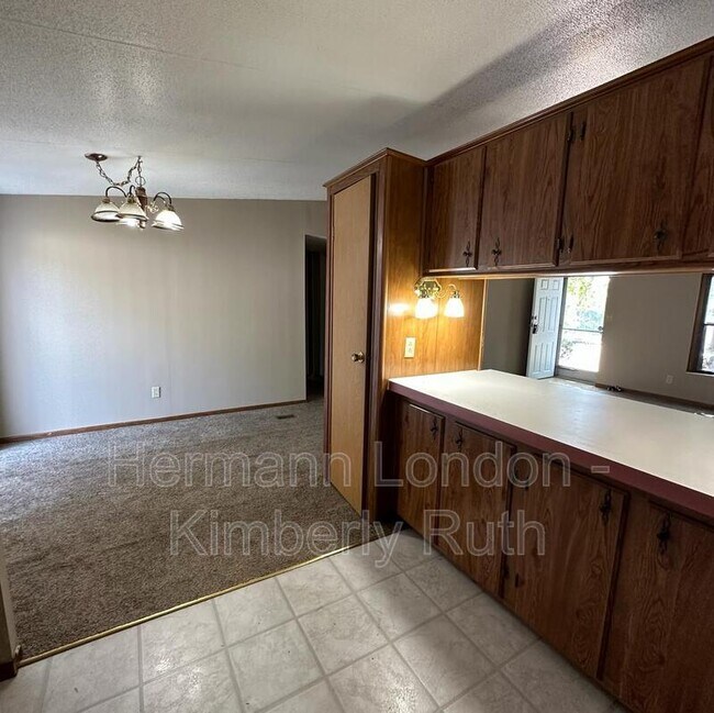 Building Photo - 1692 Chinkapin Dr