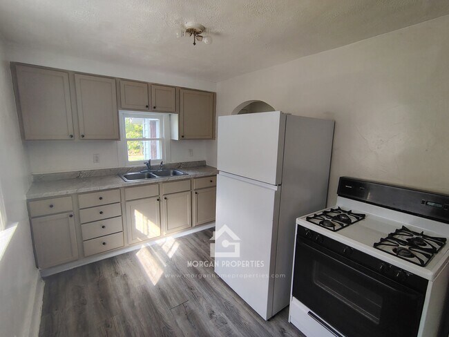 Foto del edificio - 1428 W 10th St