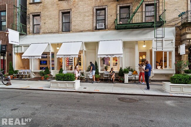 Building Photo - 146 Mulberry St
