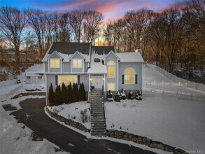 Building Photo - 17 Waring Dr