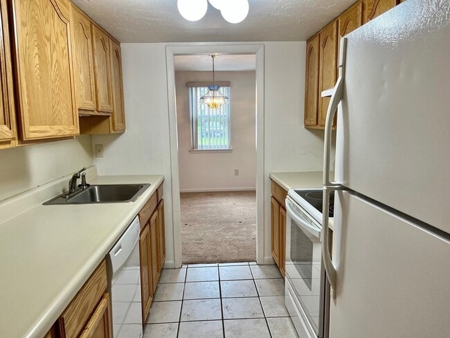 Building Photo - 111 Ethyl Way
