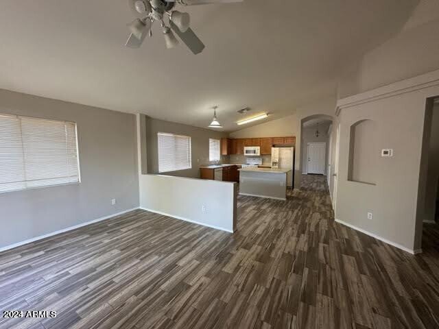 Foto del edificio - 2425 S 159th Ln