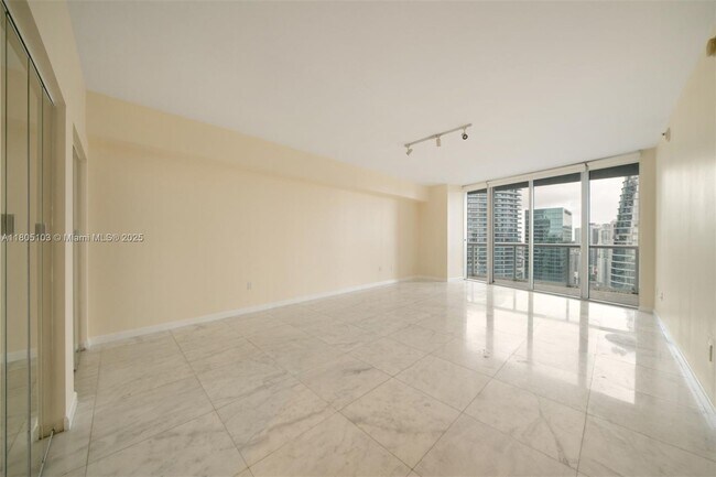 Building Photo - 475 Brickell Ave