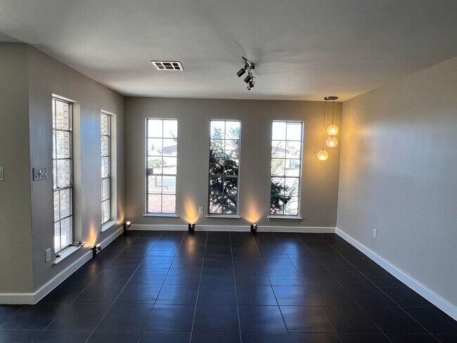 Building Photo - 1400 Monte Negro Dr