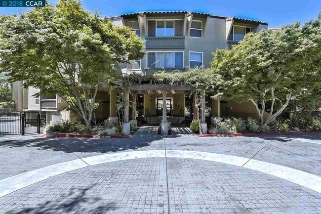 Building Photo - 1085 Murrieta Blvd