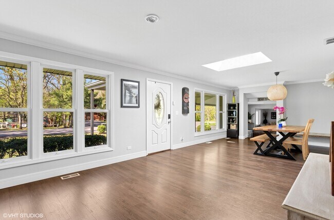 Foto del edificio - 11051 Elmwood Ct