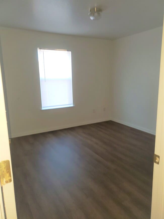 Building Photo - 4201 Primrose Dr