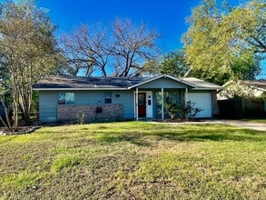 Building Photo - 312 Magnolia Dr