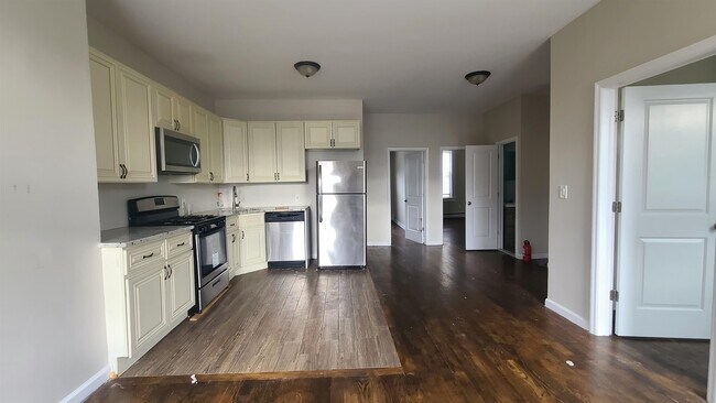 Foto del edificio - 166 Armstrong Ave