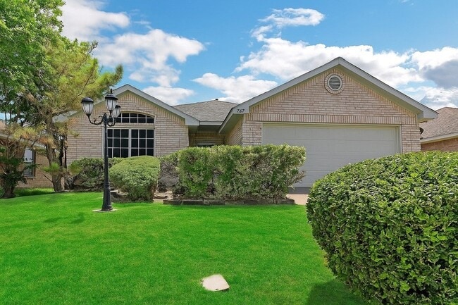 Photo - 721 Somerset Dr House