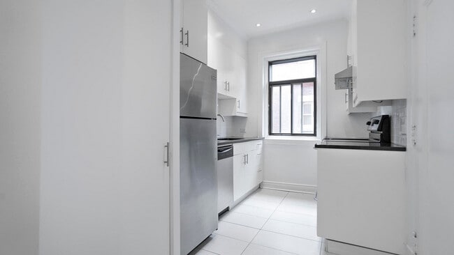 Building Photo - 4278 Rue Sherbrooke