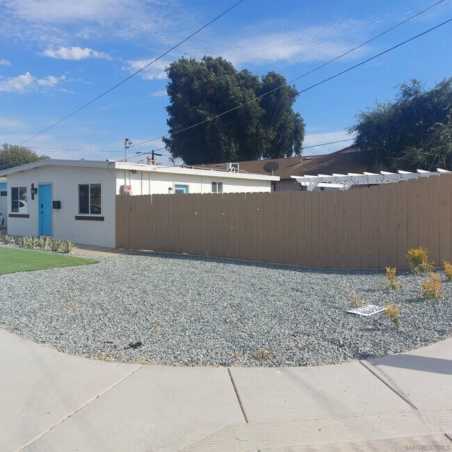 Building Photo - 1351 Fern Ave