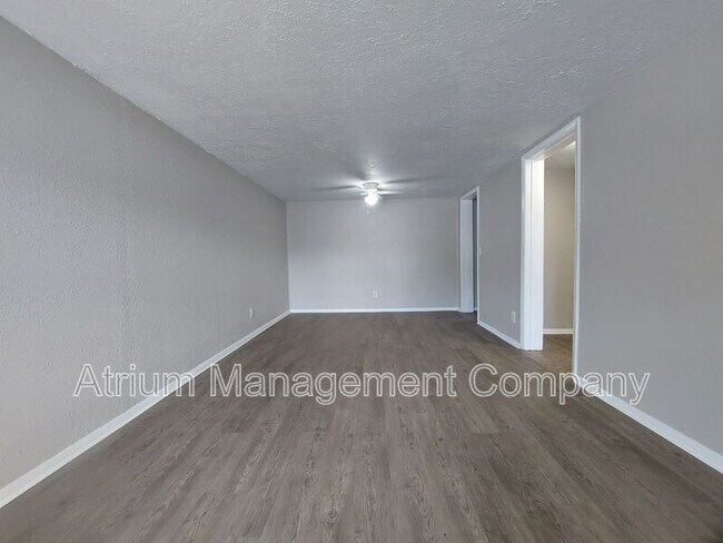 Foto del edificio - 1295 N Holland Pkwy