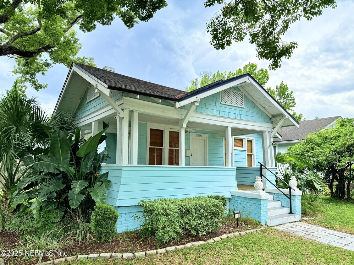 Primary Photo - 2104 Gilmore St