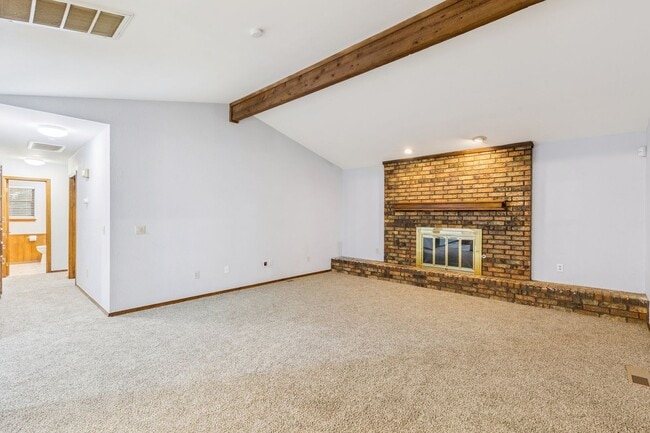 Foto del edificio - Welcome to this charming 3-bedroom, 2-bath...