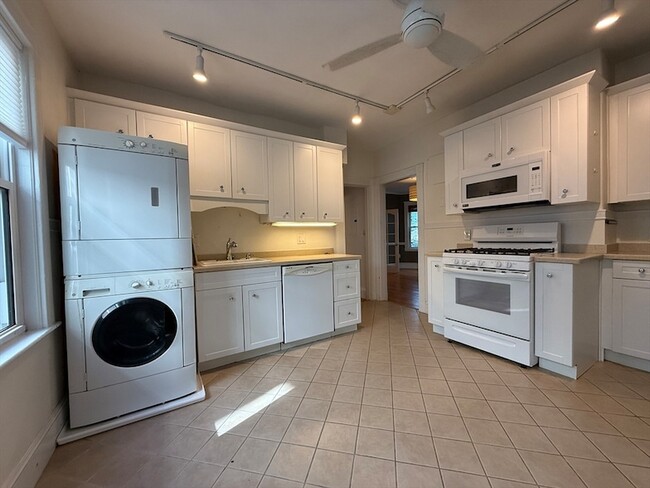 Building Photo - 10 Grovenor Rd