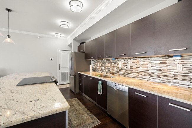 Building Photo - 205 5th Ave N