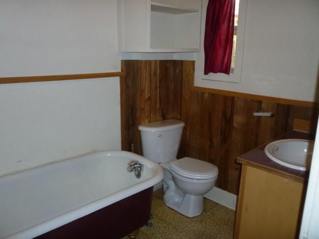 Building Photo - Westside Home