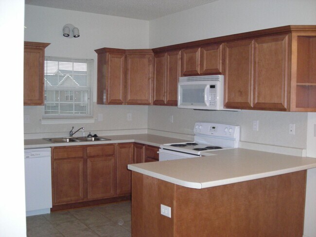 Building Photo - 187 Clusters Cir