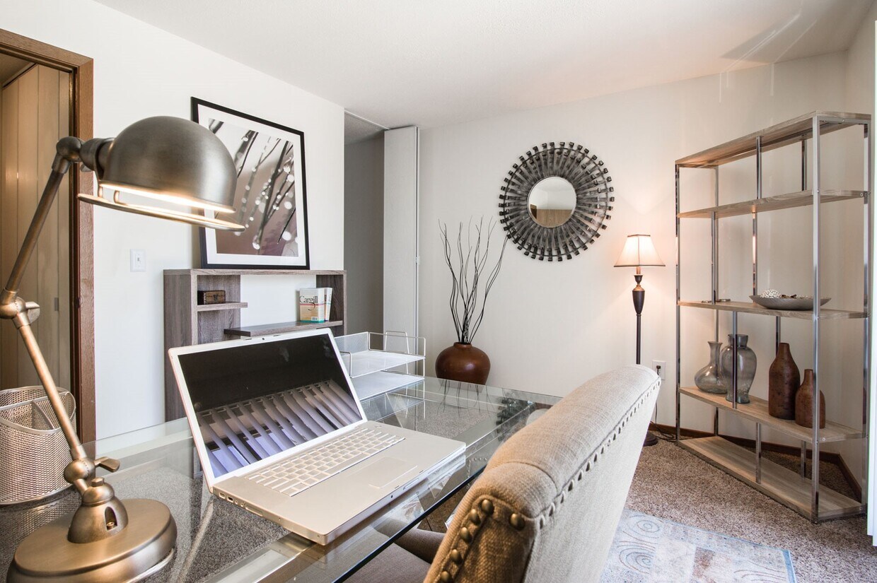 Foto principal - 1Br+Den/1Ba - Impeccable Remodel!
