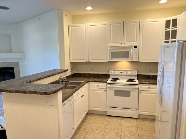 kitchen with dishwasher - 9518 West San Juan Circle